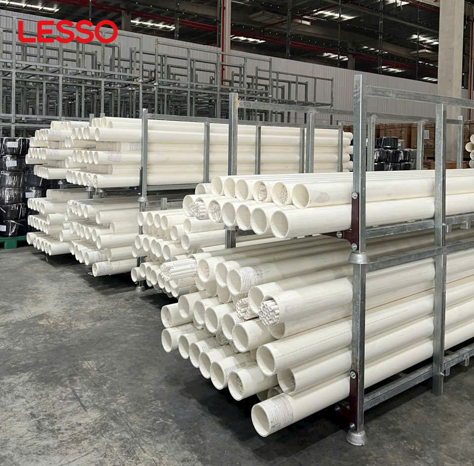 ống thoát nước lesso màu trắng